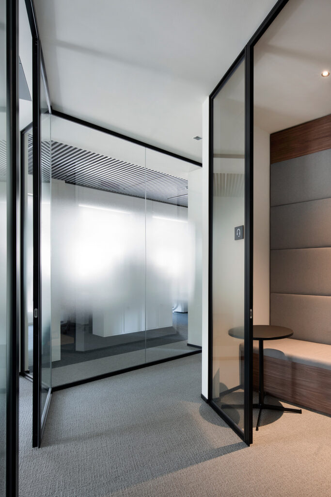 International workplace projects for Houlihan Lokey across London, Paris, Milan, Amsterdam, Munich, Manchester and Madrid – Aura Consulting